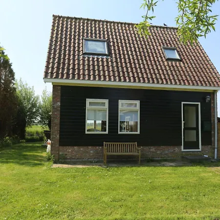 Lovely Lakeside Holiday In Ferienhaus